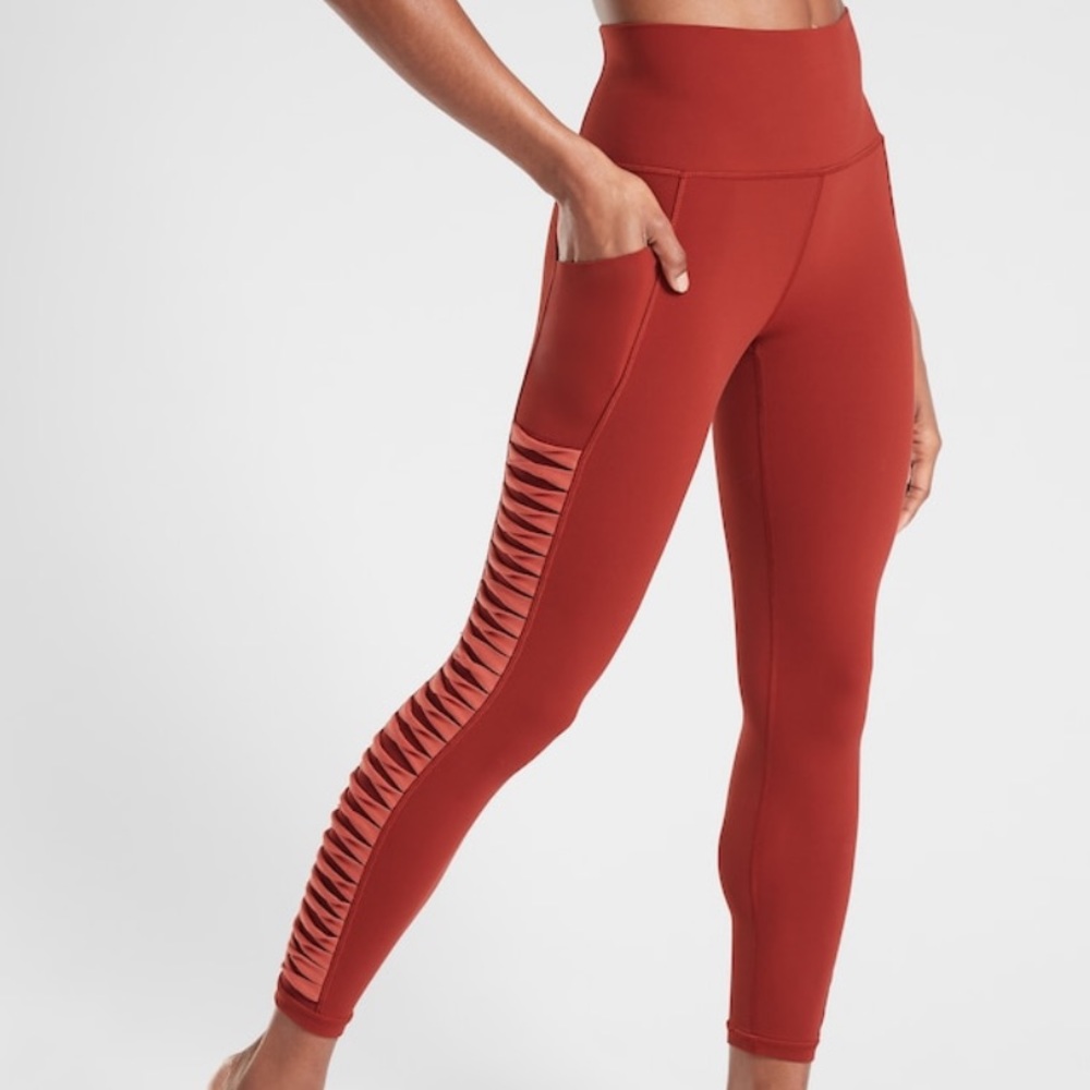Athleta salutation slash pocket 7/8 tight NWT M